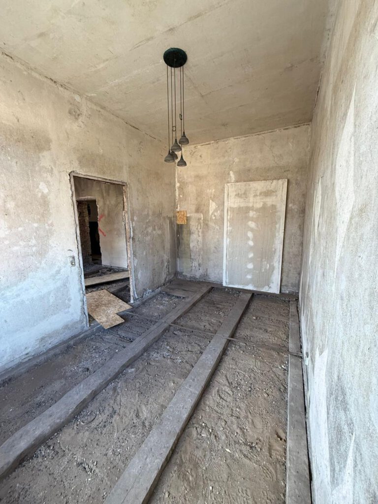 Wohnraum in Grünheide nach Rückbau und Brandreinigung durch Astan Construction